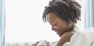 Secretaria de saúde oferece fraldas, lenços umedecidos, palestras e orientações especializadas durante 'Agosto Dourado' em Salvador