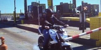 Moto em pedágio