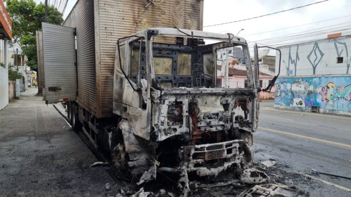 caminhao incendio