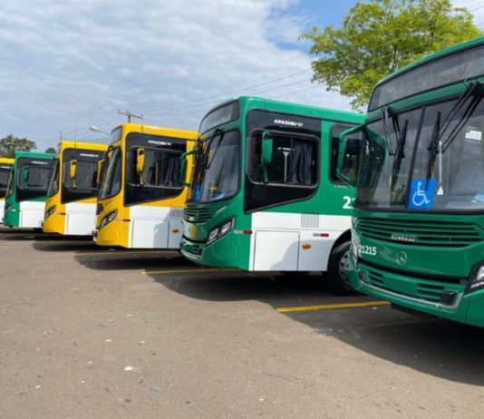 Assalto a ônibus: Ação termina com 2 passageiros baleados e um suspeito morto