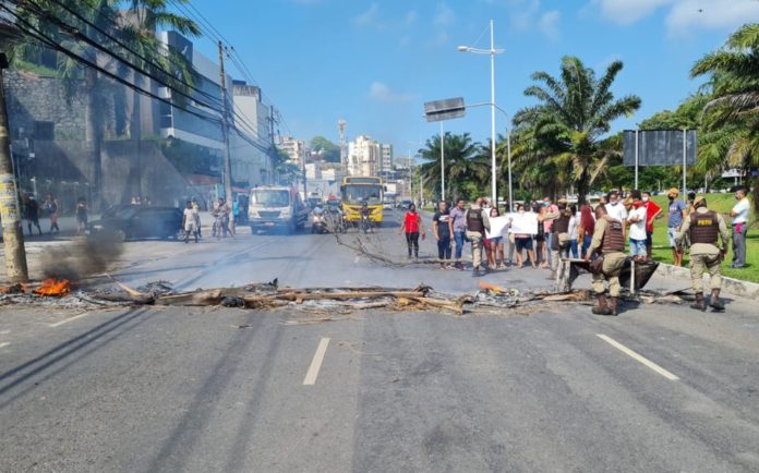 protesto barbeiro