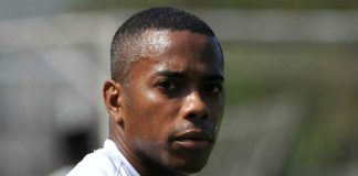 Robinho é preso.