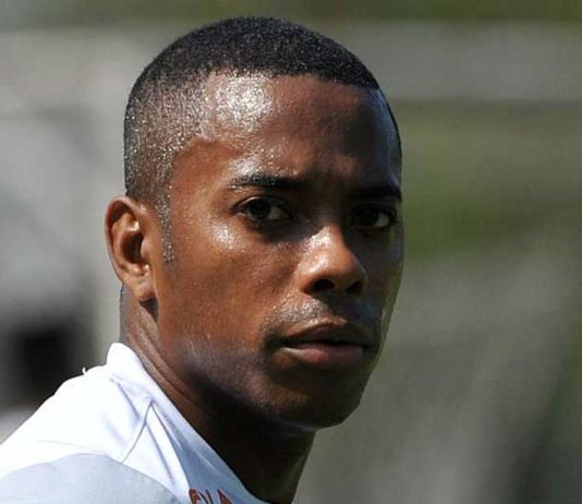 Robinho é preso.