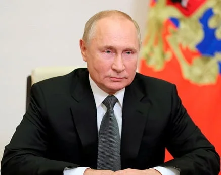 putin Presidente da Rússia é reeleito.