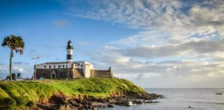 Imagem: O Farol da Barra.
