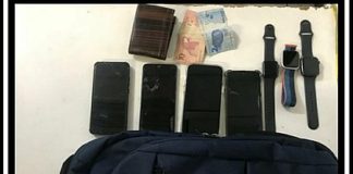Na foto os objetos que foram encontrados com o suspeito.
