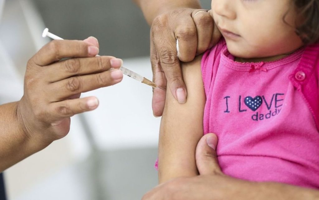 Brasil tem avanço na vacinação infantil e deixa ranking dos países com menor cobertura vacinal