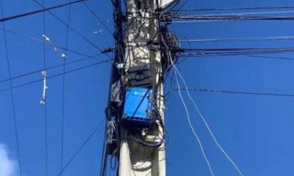 Após problemas em postes, bairros de Salvador ficam sem energia