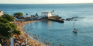 Corpo de mergulhador é encontrado em praia da Barra.