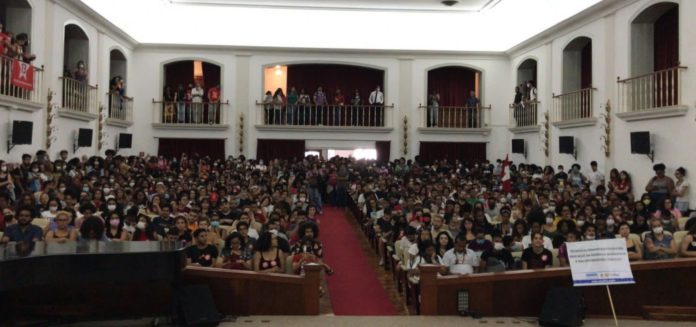 129101,estudantes-da-ufba-protestam-contra-bloqueio-em-universidades-e-instituicoes-federais-3