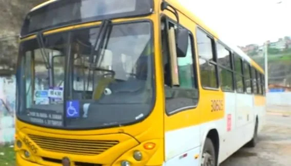 onibus_lotado_e_assaltado_no_suburbio_ferroviario_widelg