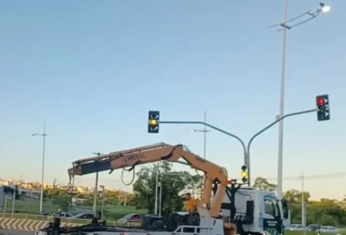 132650,apos-interdicao-por-vandalismo-um-dos-retornos-na-av-29-de-marco-e-liberado-3