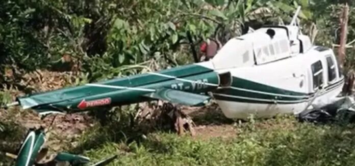 132651,com-duas-pessoas-a-bordo-helicoptero-cai-em-zona-rural-de-itacare-3 (1)