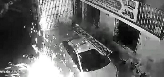 poste pega fogo