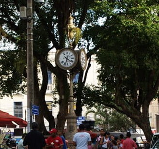 Relógio de São Pedro volta a operar no Centro de Salvador