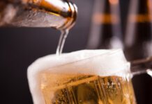Álcool e cigarro podem causar cegueira, alertam especialistas Brasil: Novo imposto para álcool e tabaco pode ser aplicado no país