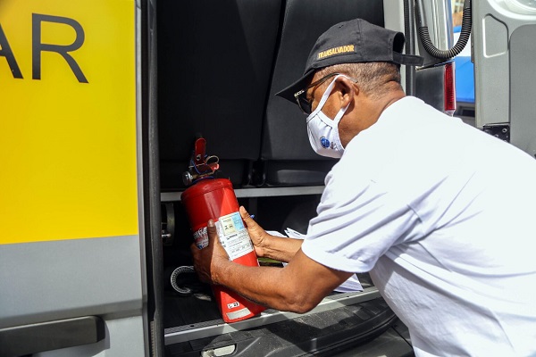 Apenas 35% dos veículos de transporte escolar