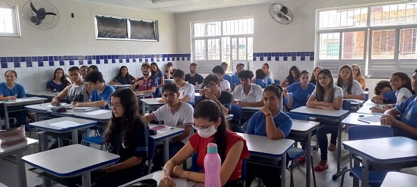 Comitiva com 15 estudantes de Paripiranga