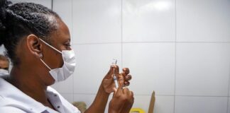 Bahia amplia público da vacina contra a dengue