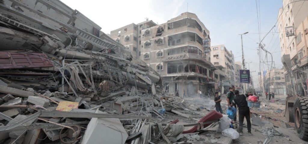 Israel bombardeia escola da ONU em Gaza e diz ter matado membros do Hamas