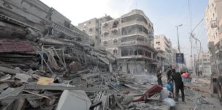 Israel bombardeia escola da ONU em Gaza e diz ter matado membros do Hamas