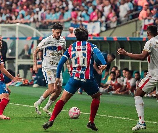 Bahia joga contra o Caxias nesta terça-feira (12).