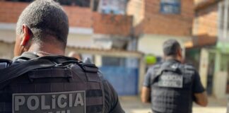 Ao tentar se esconder em culto religioso, foragido da justiça é preso em Salvador