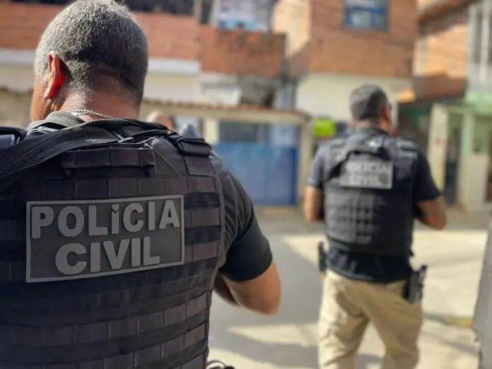 Policia Civil Ao tentar se esconder em culto religioso, foragido da justiça é preso em Salvador