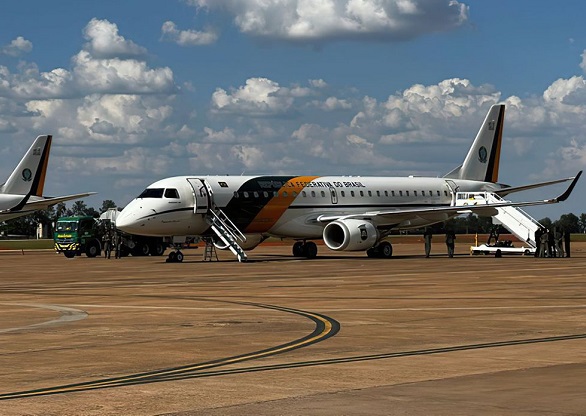 avião força aérea brasileira