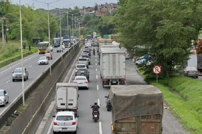 Ônibus é assaltado na BR-324 às vésperas do São João