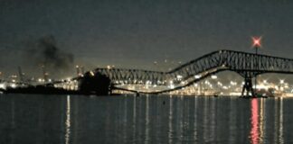 Sete pessoas seguem desparecidas após colisão de navio em ponte nos EUA.