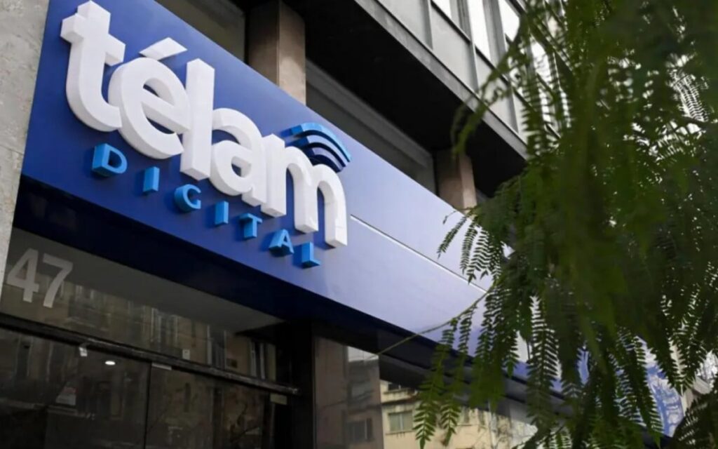 Argentina: Milei tira do ar perfis e sites de TV e rádios públicas do país