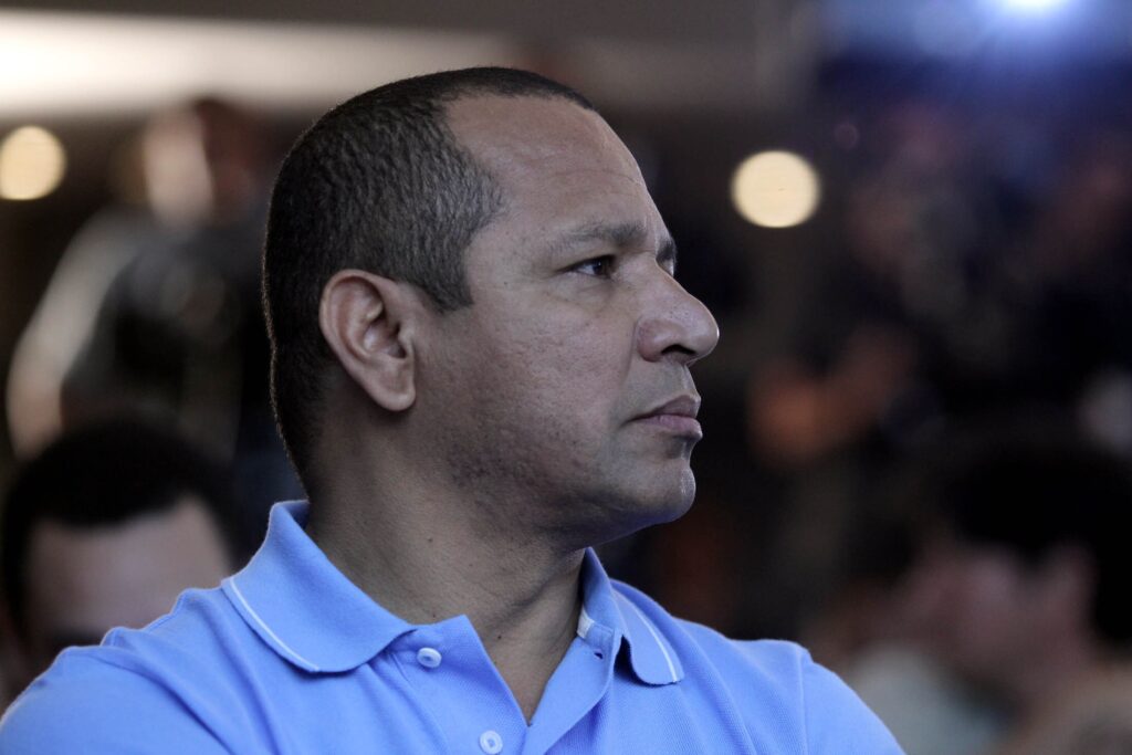 Pai de Neymar afirma que não pagará fiança de Daniel Alves.