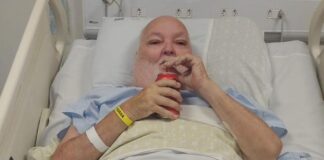 Roberto Pedreira toma coca-cola até com sorvete.