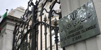 Paris, após entrar com explosivos em embaixada iraniana, homem é preso.