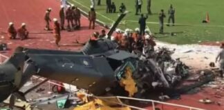 Colisão entre dois helicópteros mata dez pessoas na Malásia.