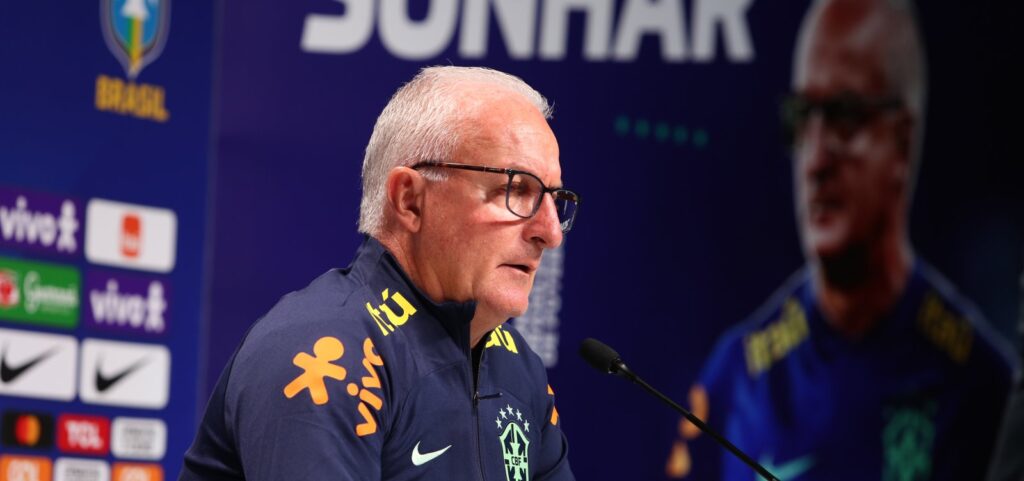 Eliminatórias: Dorival espera jogo complicado contra seleção peruana nesta terça (15)