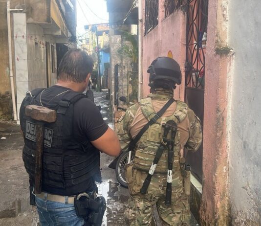 Quatro pessoas são presas em Salvador por tráfico de drogas