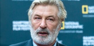 Tem início nesta terça-feira (9), o julgamento de Alec Baldwin sobre morte em set de filmagens