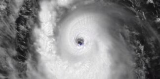 Furacão Beryl avança em direção ao México após passar pela Jamaica