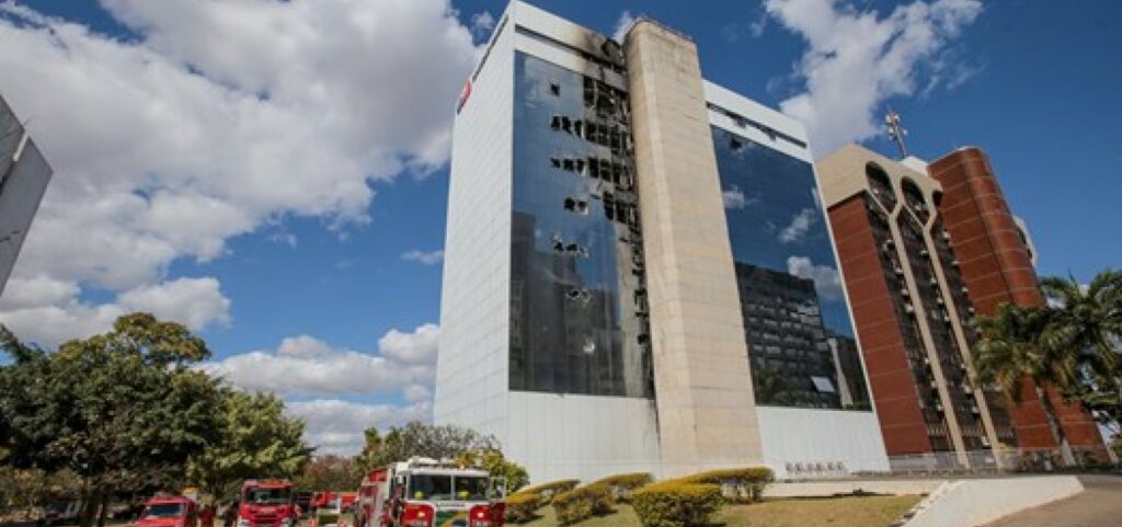 Após incêndio em prédio, OAB adota medidas emergenciais