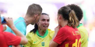 Após falta grave, Marta é expulsa de partida contra a Espanha