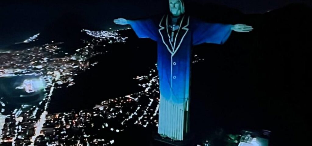 Homenagem: Cristo Redentor aparece “vestido” de Silvio Santos