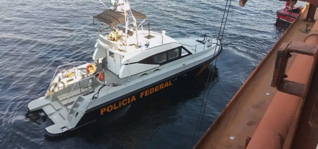 5 imigrantes clandestinos são resgatados pela PF em navio no Rio de Janeiro