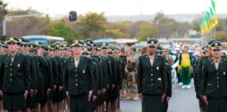 Mulheres são autorizadas a se alistar às Forças Armadas