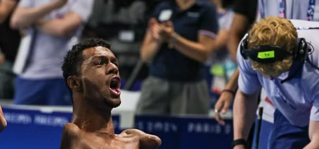Gabrielzinho vence 200m livre e leva terceiro ouro em Paris