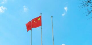 China: Ônibus escolar perde o controle e mata 11 pessoas