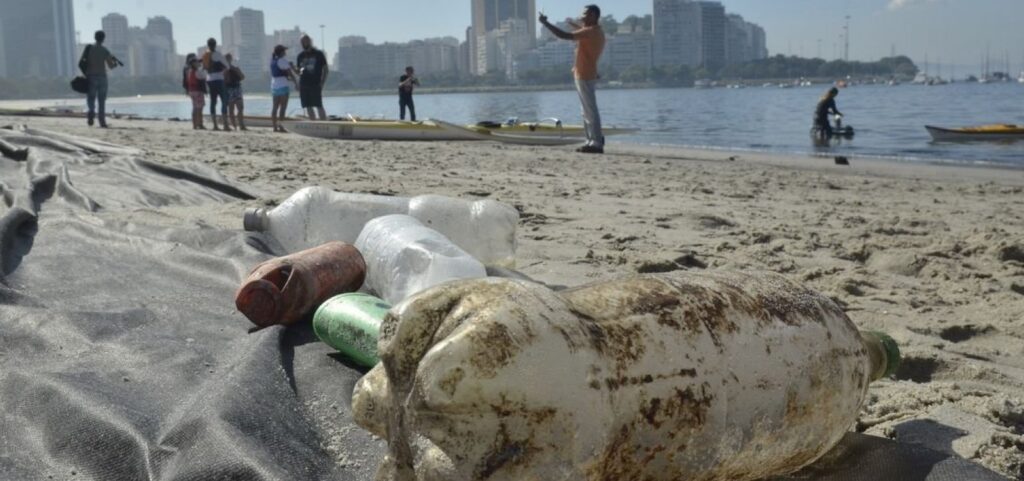 Resíduos plásticos: Brasil está entre os 20 países responsáveis por quase 70% da produção