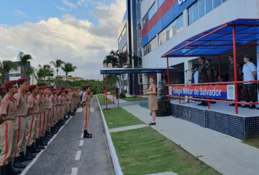 Escola Militar de Salvador abre inscrições para adolescentes que vão estudar no 6º ano do ensino fundamental 2 em 2025