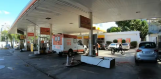 Após ser baleado e bater moto em bomba de posto de combustíveis, jovem morre em Salvador